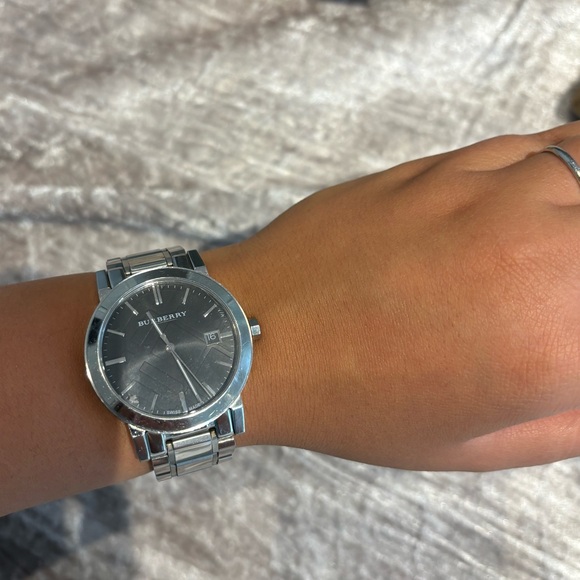 Burberry Unisex Watch - Picture 3 of 5